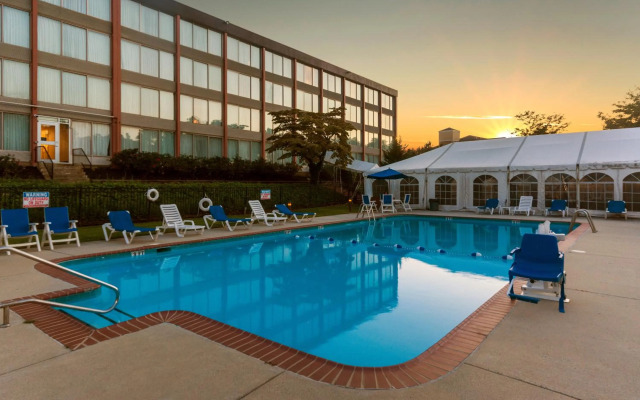 Chester Hotel & Conference Center