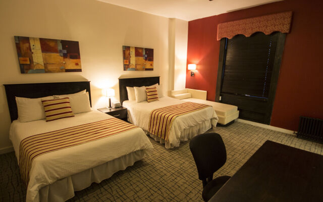 Royal Park Hotel & Hostel