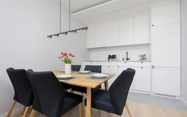 Gumińska Apartment Warsaw by Renters
