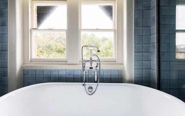 The Camden Arms - Bright and Charming 2bdr Flat