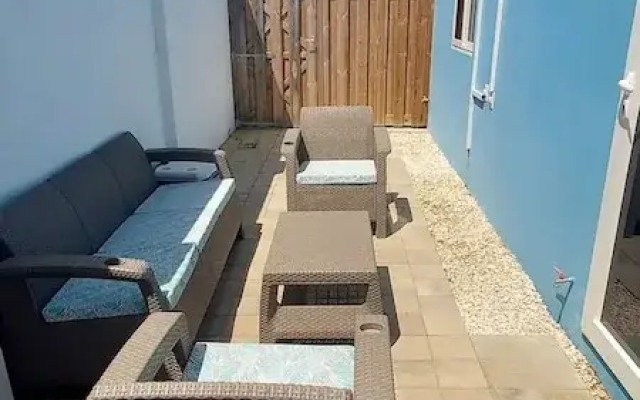 Amazing 2BR Suite w Pool Patio 5 min Dr2 Palmbeach