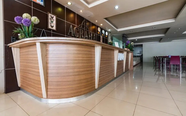 Reddoorz Plus Near Karebosi Area 3