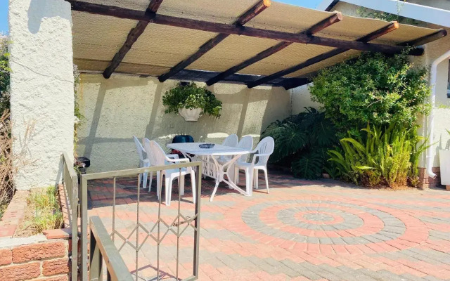 The Valley, tranquil 3 bedroom home with pool