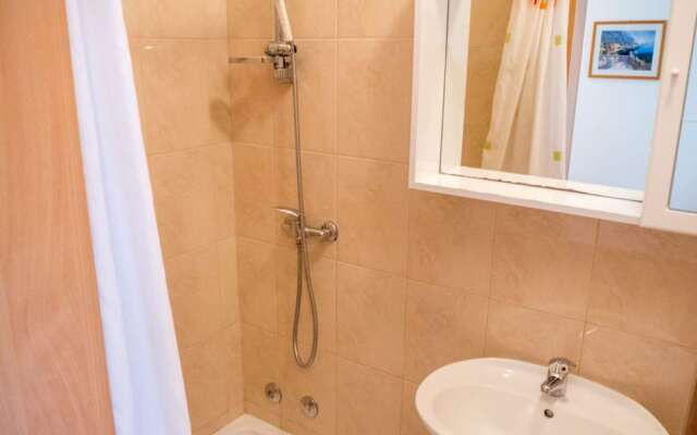 Alluring Holiday Home in Pakostane With Swimming Pool