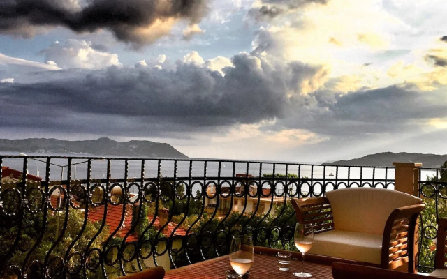 The Townhouse Apartment