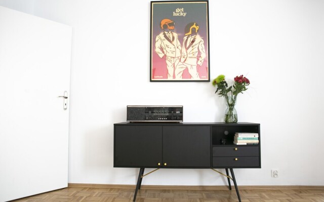oompH Warsaw Center Well Designed Apt