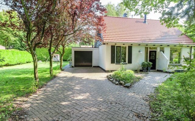 Charming Holiday Home in Burgh-Haamstede near Beach