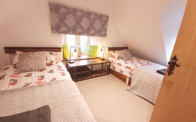 Bluebell House 5 Star Luxury 4 Bdrms and hot tub