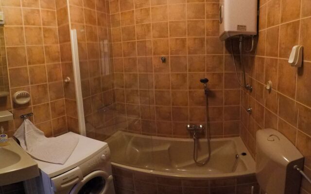 Apartment Iva - with beautiful view: A1 Omis, Riviera Omis