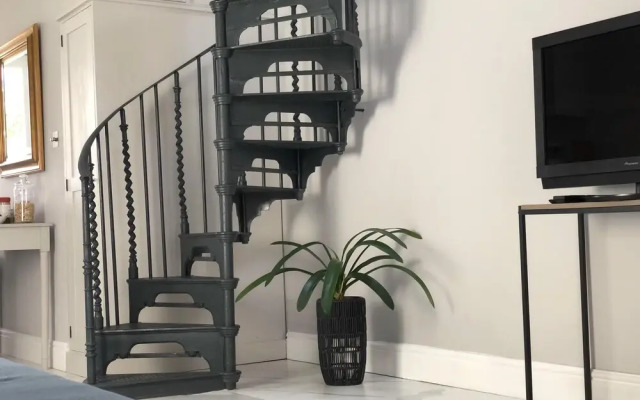 London-apartment-sleeps2-privateentrance
