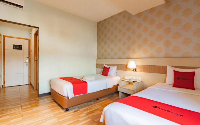 RedDoorz near Pasar Baru Bandung