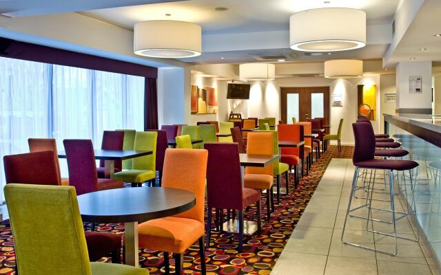 Holiday Inn Express Birmingham–South A45