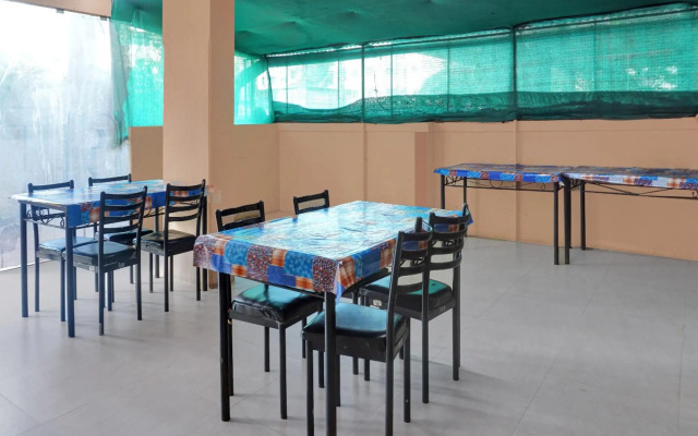 Fabhotel Destiny Living