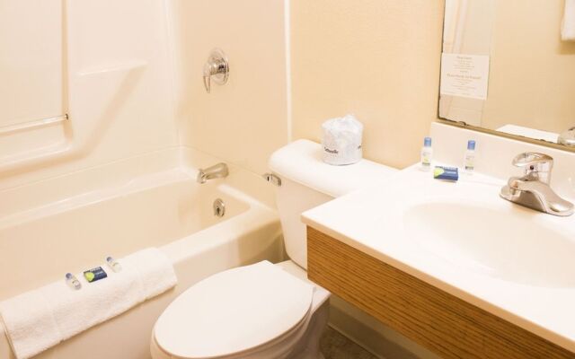 Flamingo Motel & Suites