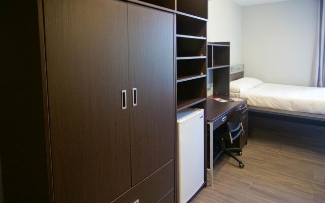 Queen's University - David C. Smith House - Campus Accommodation