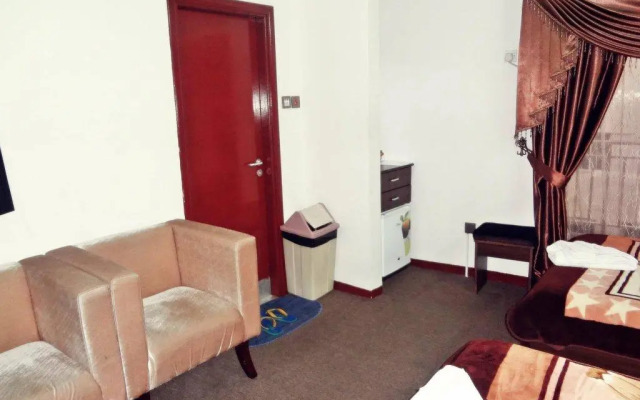Lapaz Hotel by OYO Rooms