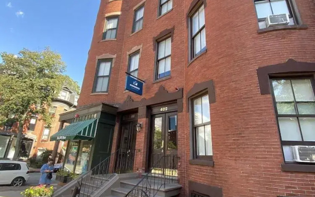Maverick Suites at 402 Columbus Ave
