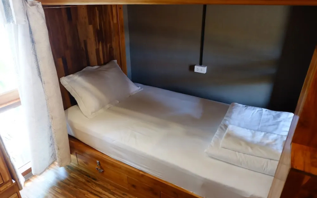 Bloom Cafe & Hostel Lipe