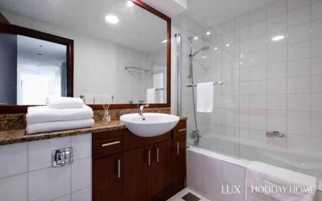 LUX - Ultimate Marina View Deluxe Suite