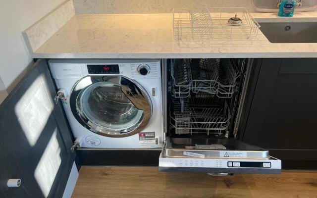 Luxury 2 bed Apartment Great Location