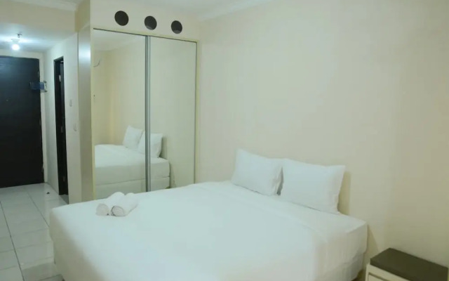 Simply Studio Room at Grand Serpong Apartment By Travelio