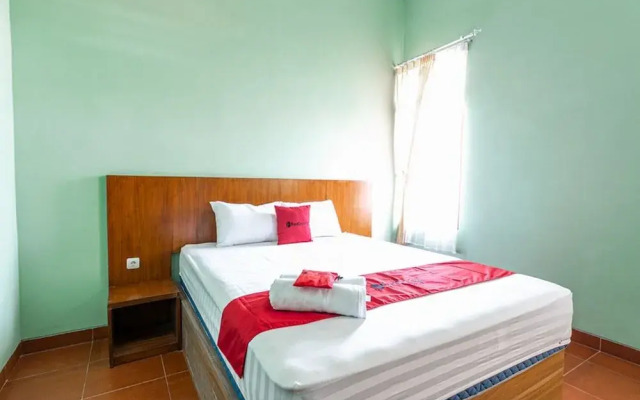 RedDoorz near Puro Mangkunegaran