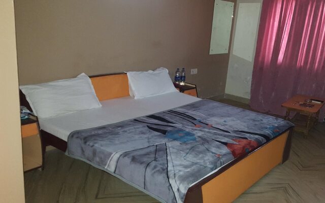 OYO 23499 Hotel Sky Inn