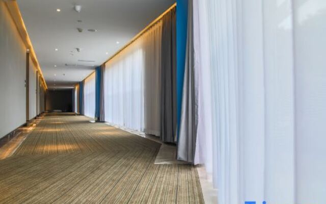 MOUNT WELL RESORT HOTEL Light Luxury Hotel (Chongqing Happy Valley Halo Shopping Park)