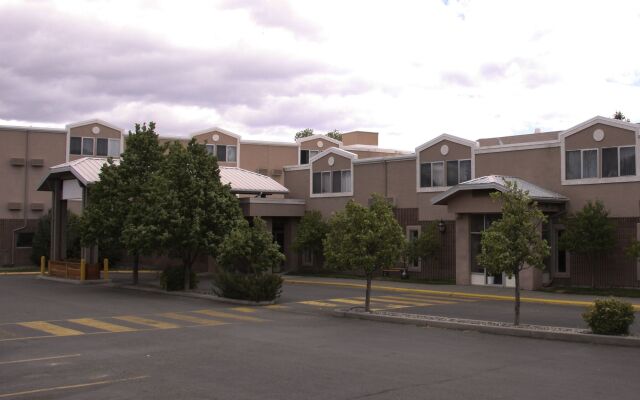 Yellowstone Pioneer Lodge