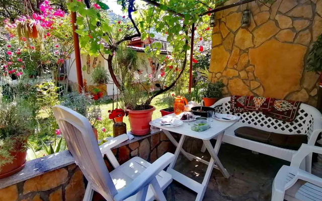 Modern&Cozy Bosnian house with GARDEN+FREE parking