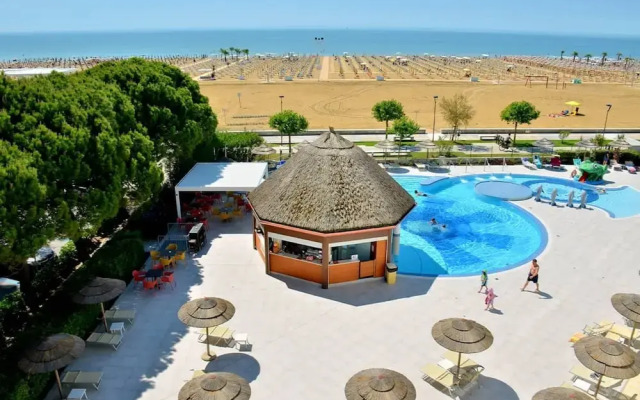 Seaside Studio With Poolside Retreat