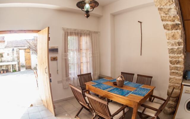 Angeli's Traditional Village House