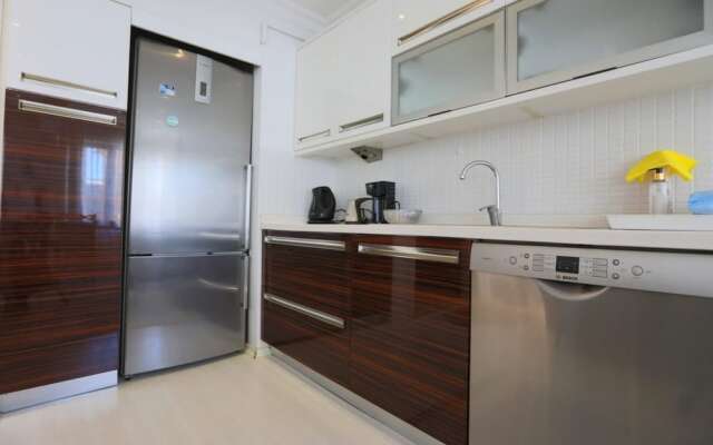 Modern Cozy Flat With Central Location in Sisli