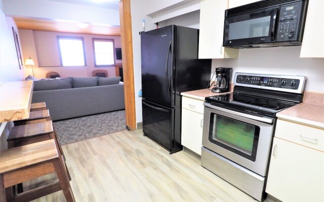 Apex Mountain Lodge Suite 4 Bedrooms 2 Bathrooms Condo