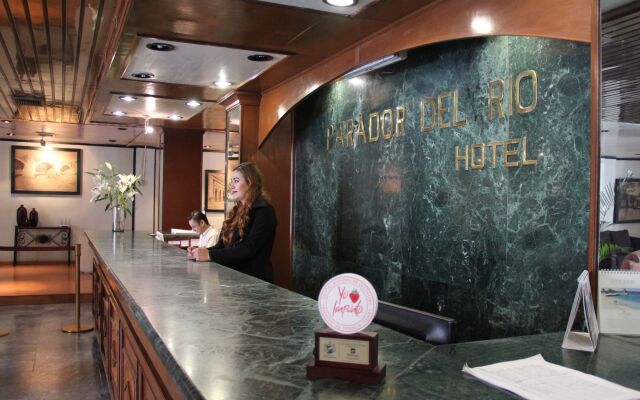 Hotel Parador Del Rio