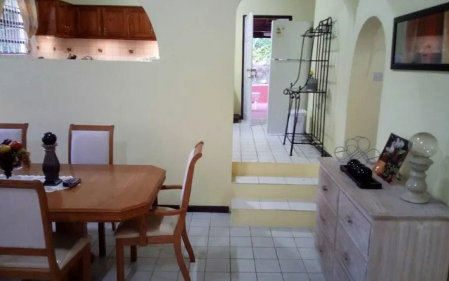 Caye Manje Holiday Lodge