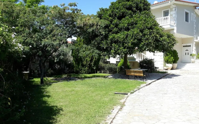 Luxury Country House in Kalamata / SP