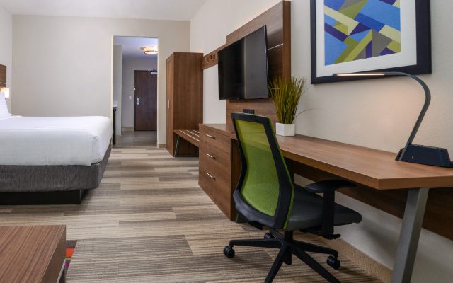 Holiday Inn Express & Suites Ruskin by IHG