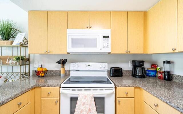 Shine and bright apartment with lake view