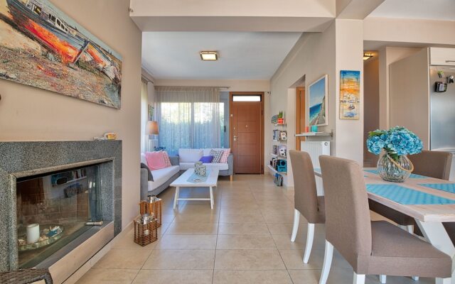 Elegant Maisonette Garden near Beach