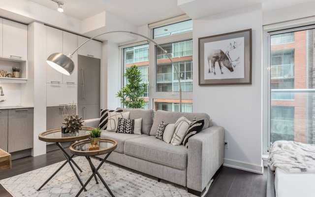 QuickStay - Classy & Rustic Downtown Condo