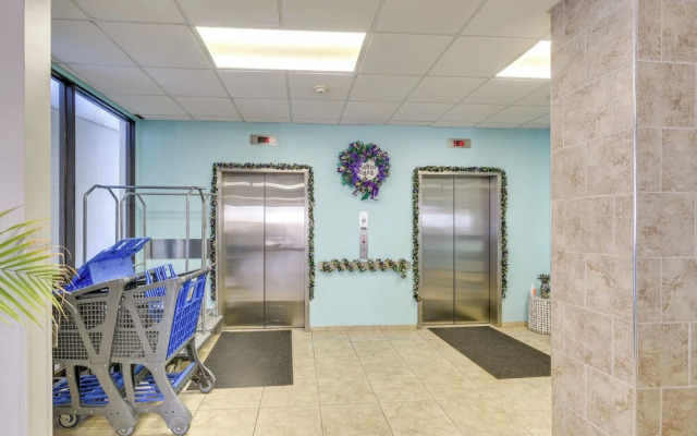 Galveston Beachfront Condo: Balcony & Pool Access!