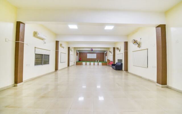 OYO 10153 Hotel Paradise Convention