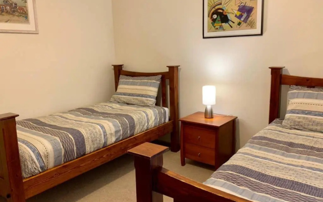 Leeward 'tranquil beachfront' – Guest Rooms – Brownlow Ki