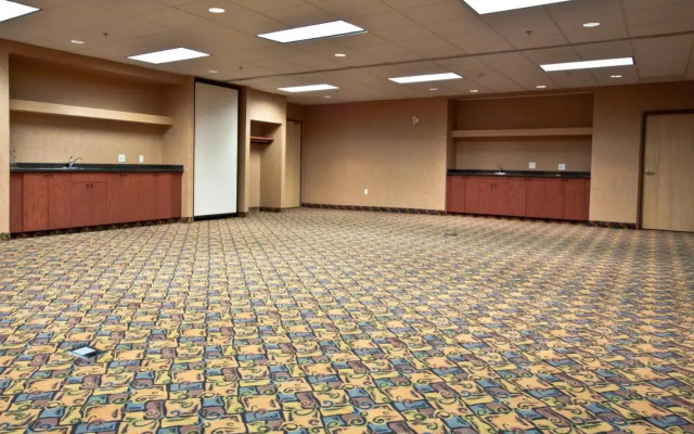 Days Inn & Suites by Wyndham Strathmore