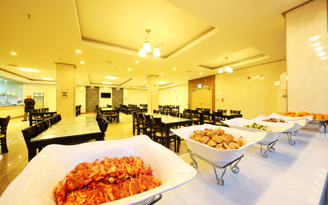 Whinstone Hotel and Resort