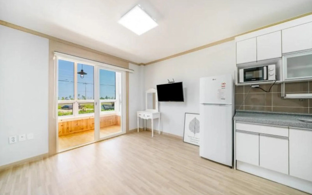 Goseong Hayanpado Pension