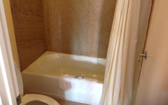 Hometowner Inn And Suites