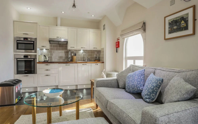 Harlech Apartments - Matholwch