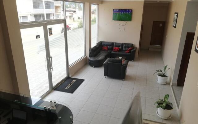 Hostal Cordillera Azul